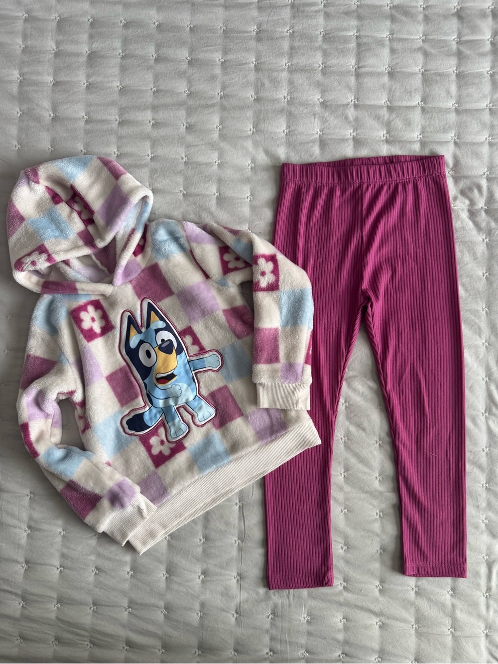 Bluey 2 Piece Outfit Size 5T Plush Hoodie & Ribbed Pink Leggings